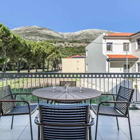 吉利365公寓酒店 *