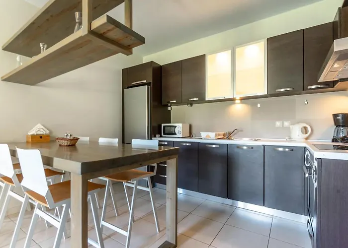 吉利365公寓酒店 *